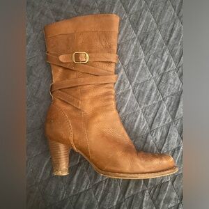 Ugg Austria leather heeled boots size 8 1/2